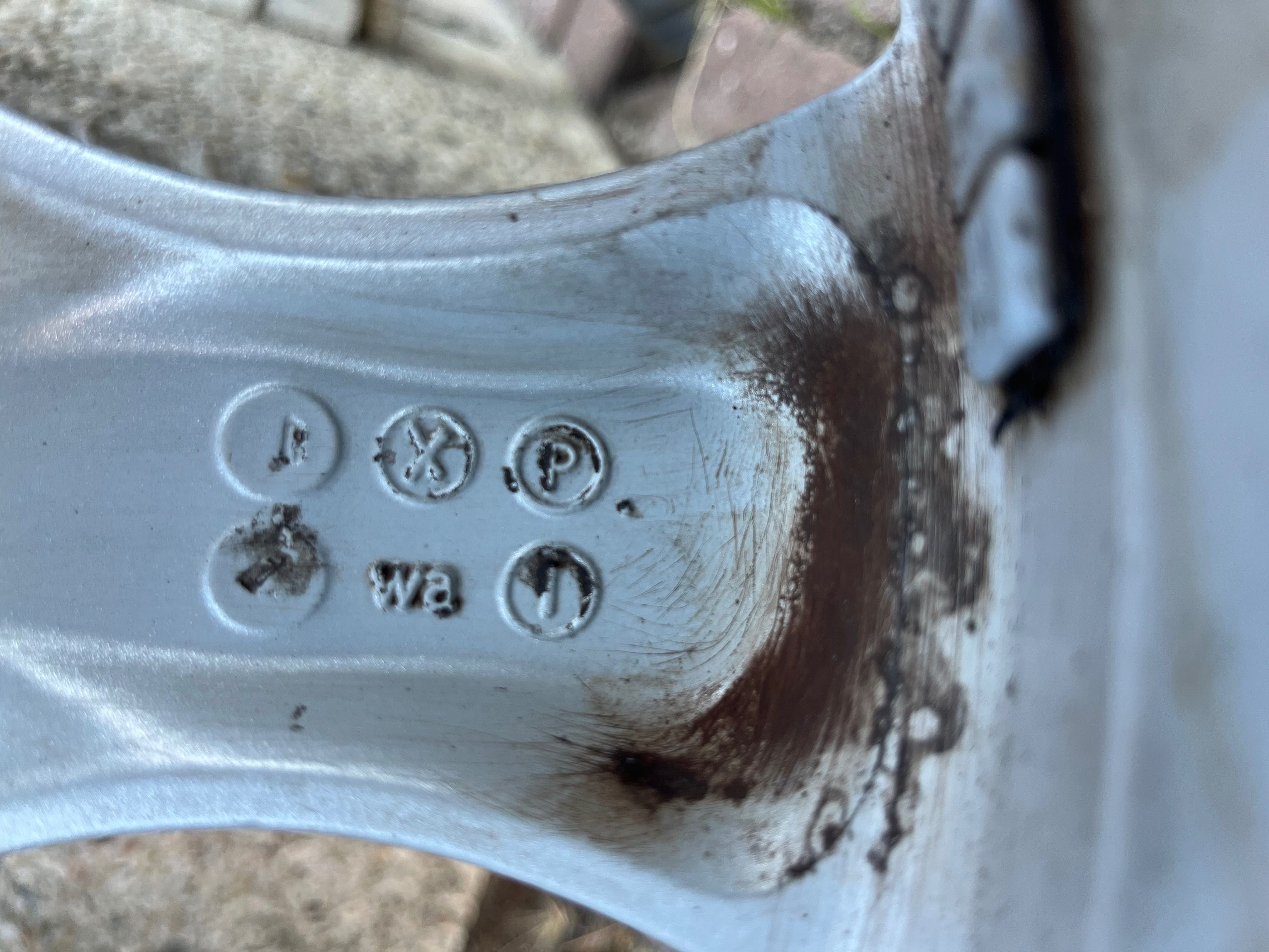 Джанти 5x120 със зимни гуми    BMW 225/50/17