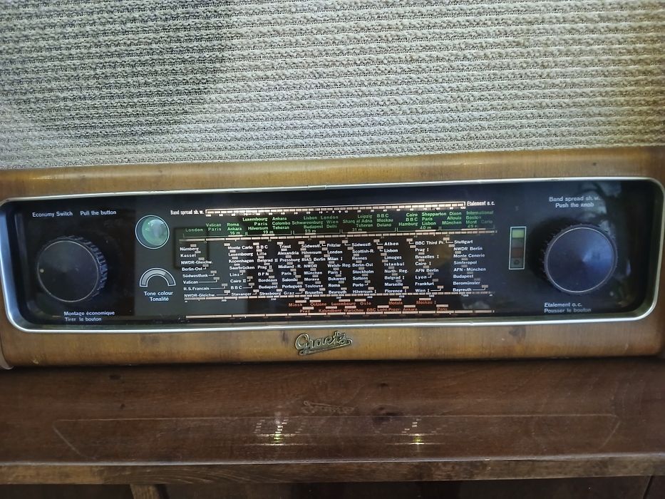 Vand radio cu lămpi Graetz Super 155WE Export,an 1952.