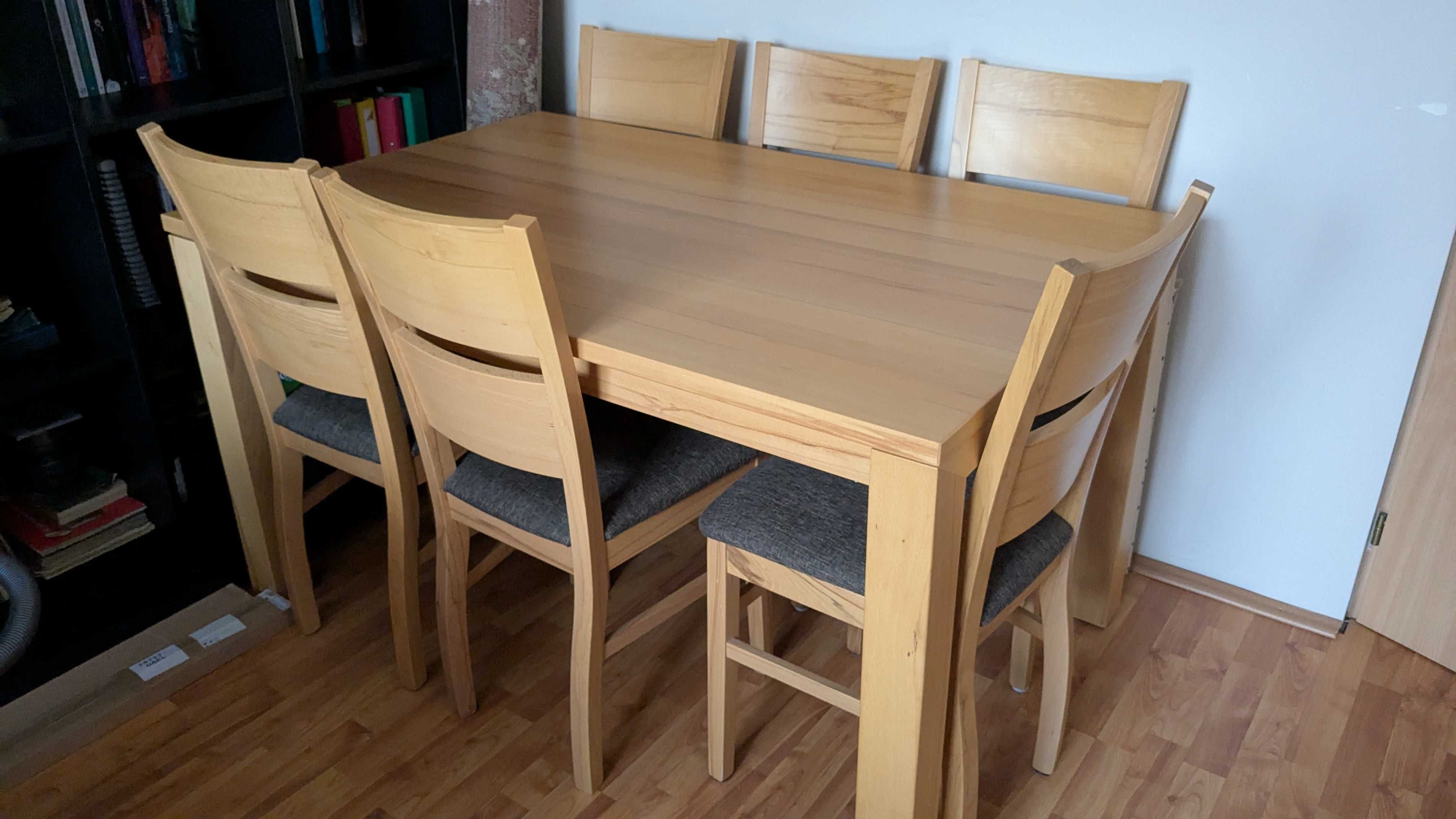 Masa din lemn masiv extensibilă cu 6 scaune