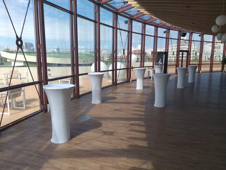 inchiriere mese cocktail