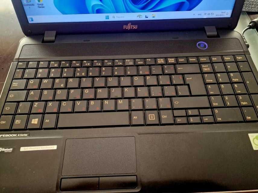 Fujitsu Lifebook AH512 SSD 240 GB 4GB RAM Отличен