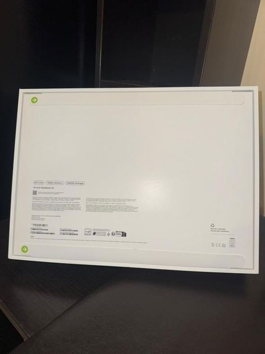 НОВ лаптоп Apple MacBook Air 2025 15-inch, M4 chip, 16GB RAM, 256GB