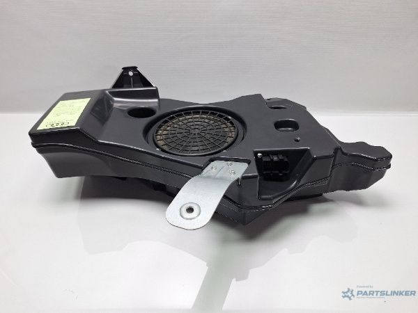 Subwoofer auto AUDI A3 II Sportback (8PA) [ 2004 - 2015 ] TDI 16V (BKD, CBAB, CFFB, CLJA) 103KW|140HP OEM 8P4035382E