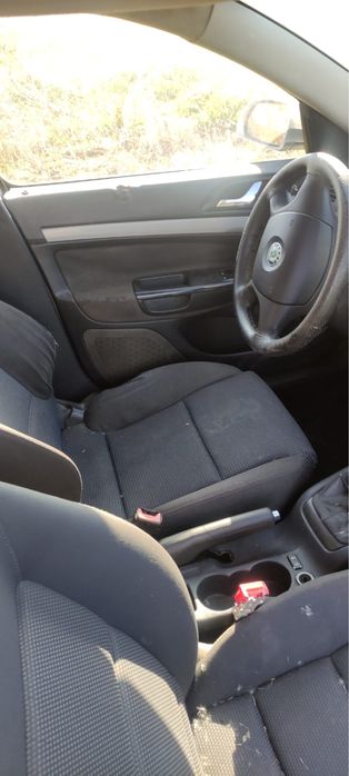 Skoda Octoavia 2 (plus una pentru piese)