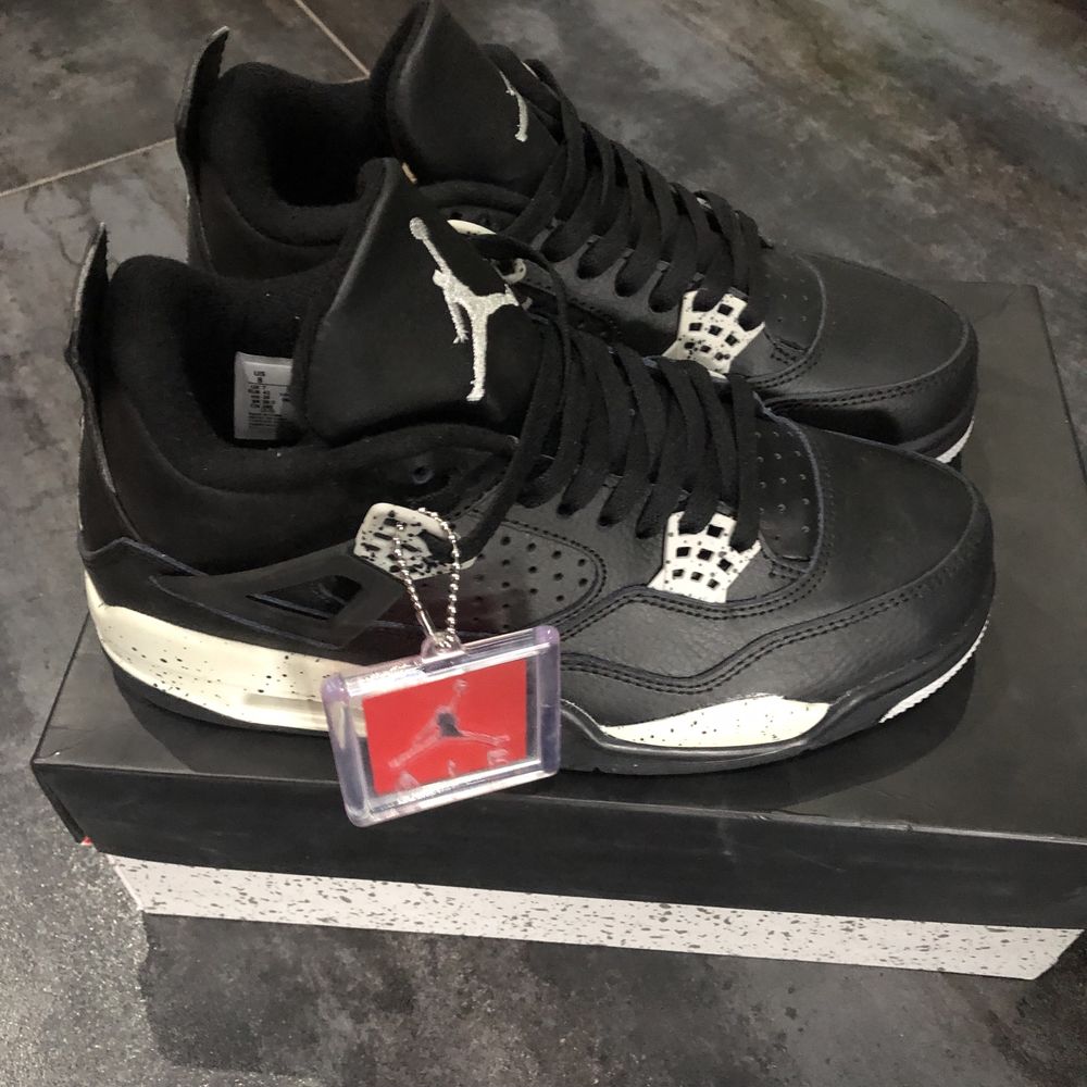 Air Jordan 4 Retro Black Oreo - 41