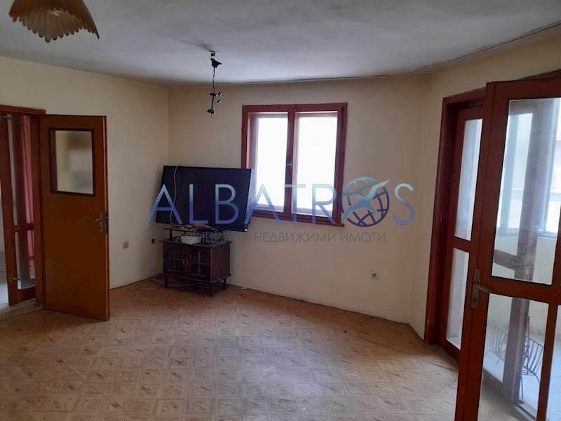 Продава се Тристаен апартамент в Варна, Погреби - 88 кв.м за 1194 €/кв.м - Снимка #1