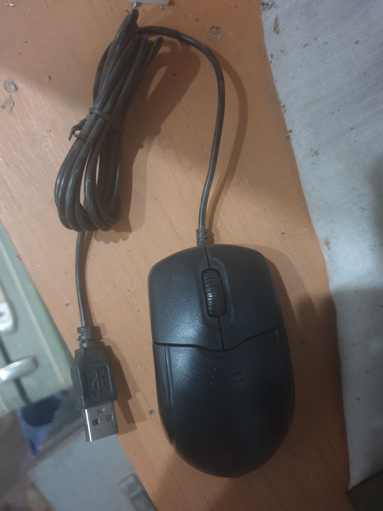 Компьютерная проводная мышь