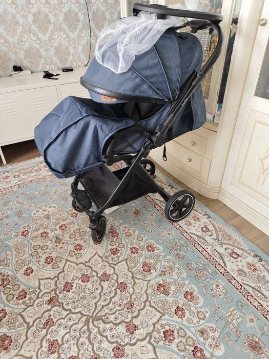 Коляска прогулочная фирменный новый состояние