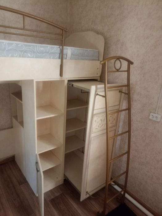 Продаётся кровать со шкафами