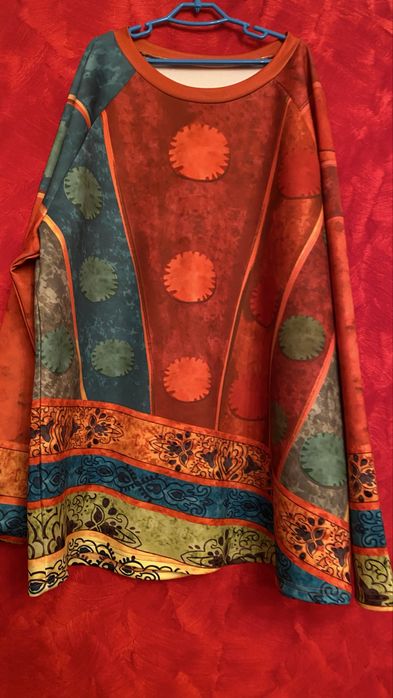 Bluza colarata potrivita pentru primavara/ toamna!