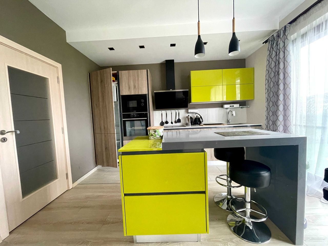 Продава се Къща в Поморие - 228 кв.м за 1575 €/кв.м - Снимка #2
