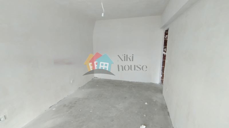 Продава се Тристаен апартамент в Варна, Аспарухово - 100 кв.м за 1320 €/кв.м - Снимка #2