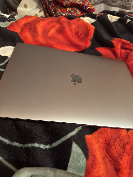 Macbook Pro 15 inch 2019 i7 16/1 TB