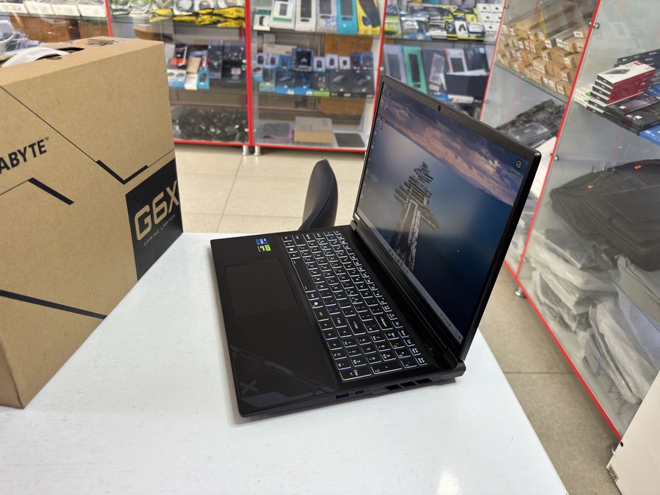 Gigabyte intel core i7-13650HX DDR5 16 1 TB nvme ssd  RTX 4060 8 lik