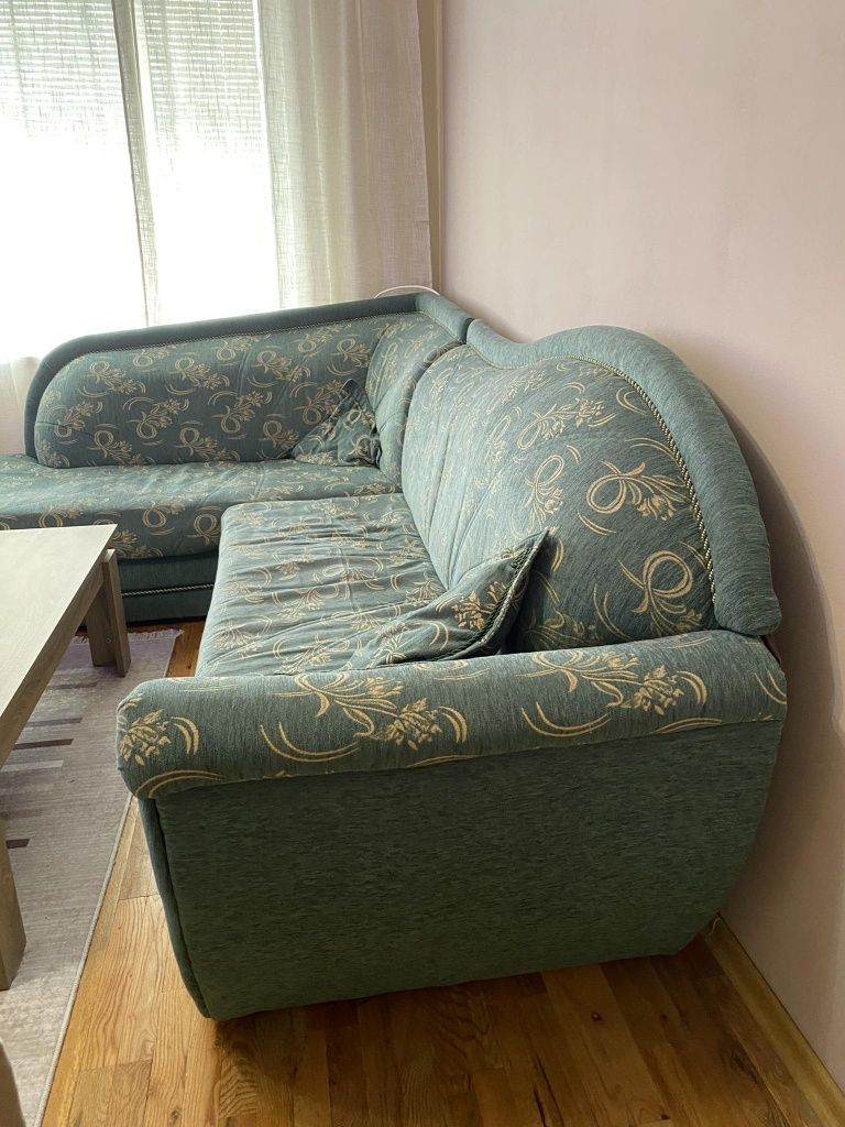 Ъглов диван (зелен)