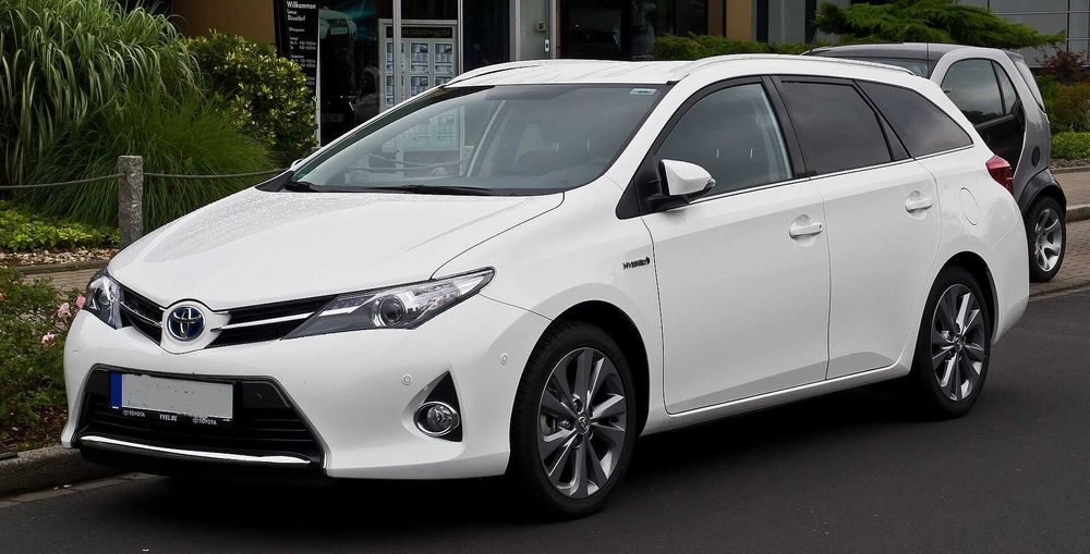Thule багажник Toyota Auris, напречни греди, рейки