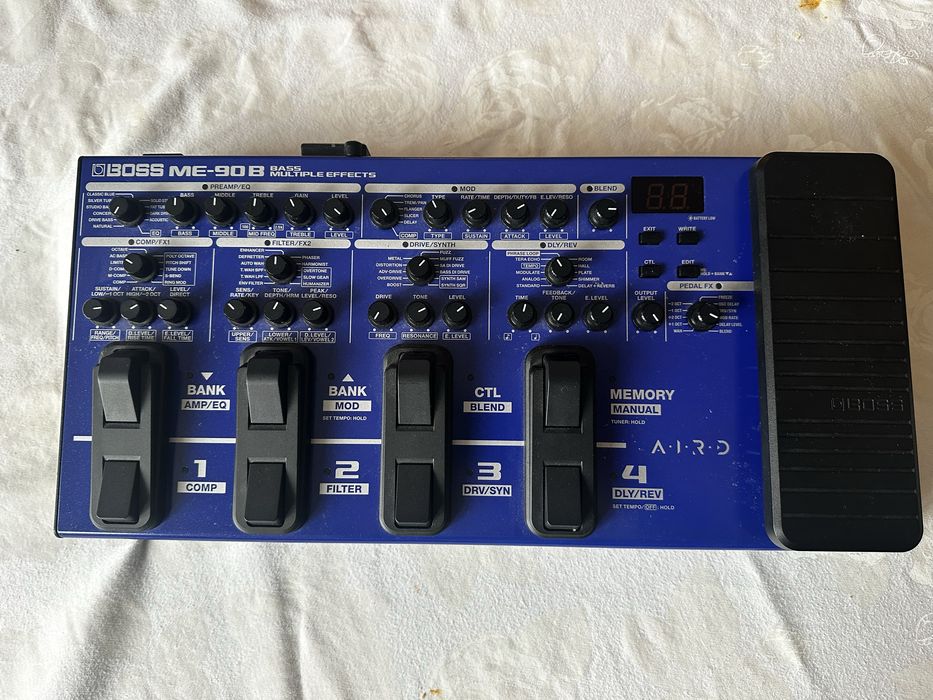 Процесор за бас китара Boss ME90B