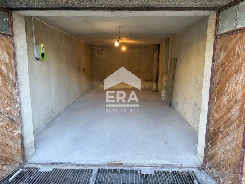 Гараж под наем със зарядна станция в района на ХЕИ град Варна