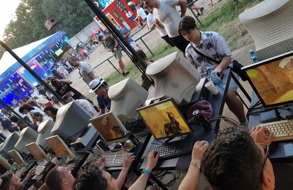 Organizare Evenimente Retro Gaming LAN Party Divertisment Oldies TV PC