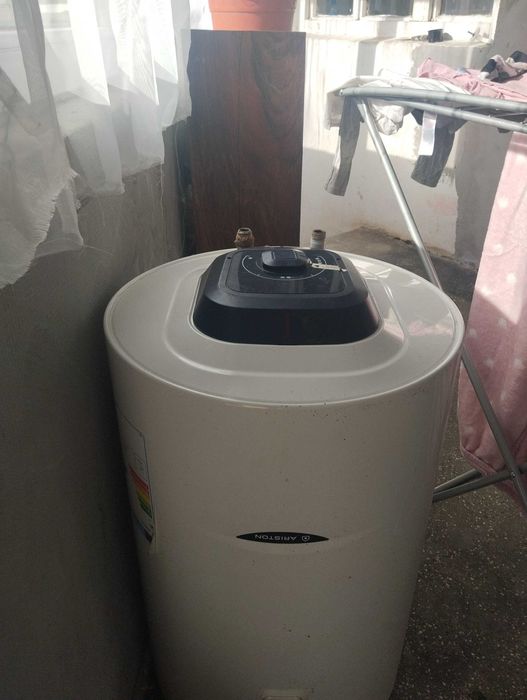 Vând boiler electric 80 de litri