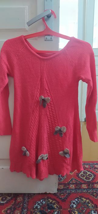 Узим кийган кийимлар. 42 размер куйлаклар, 46 размер шим,.