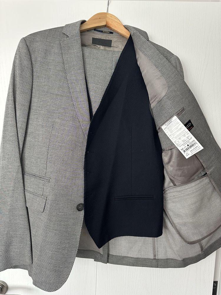 Мъжки костюм DAMAT