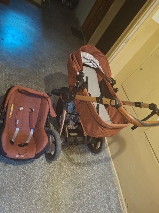 Vând carut pana la 6 luni în stare bun