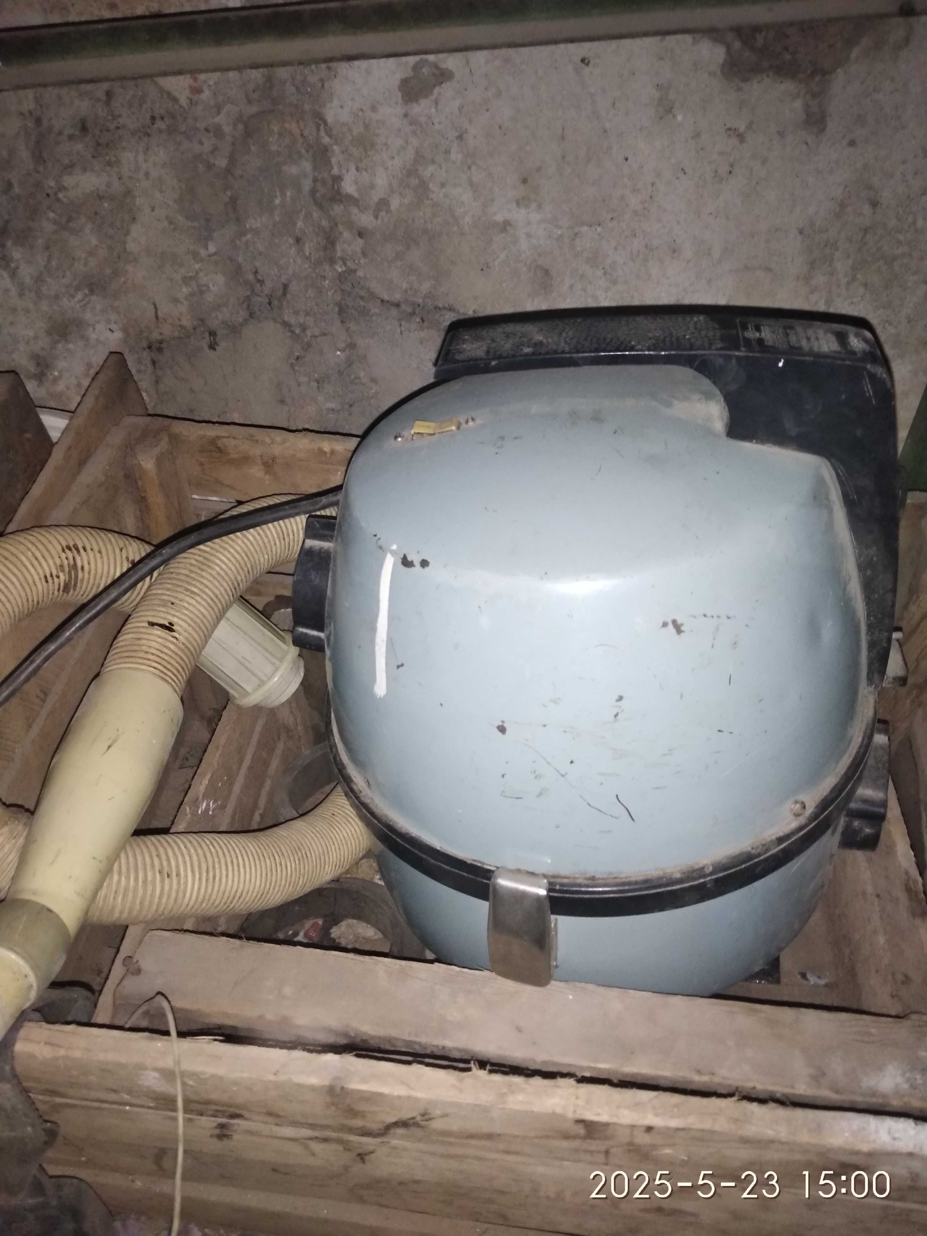 Продаётся пылесос советский рабочий