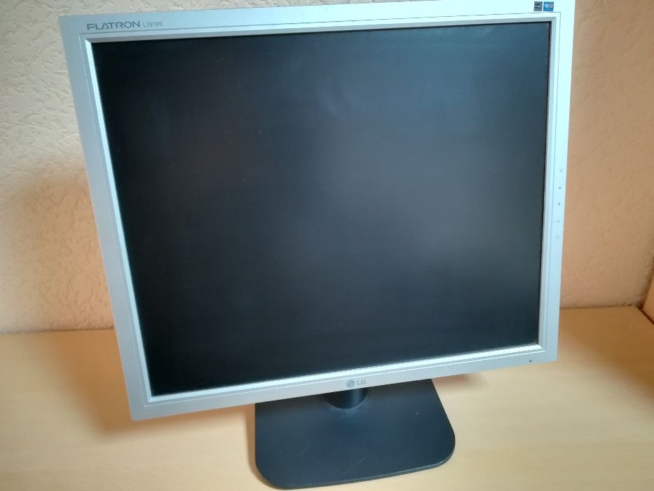 Монитор LG 19'' Flatron L1918S