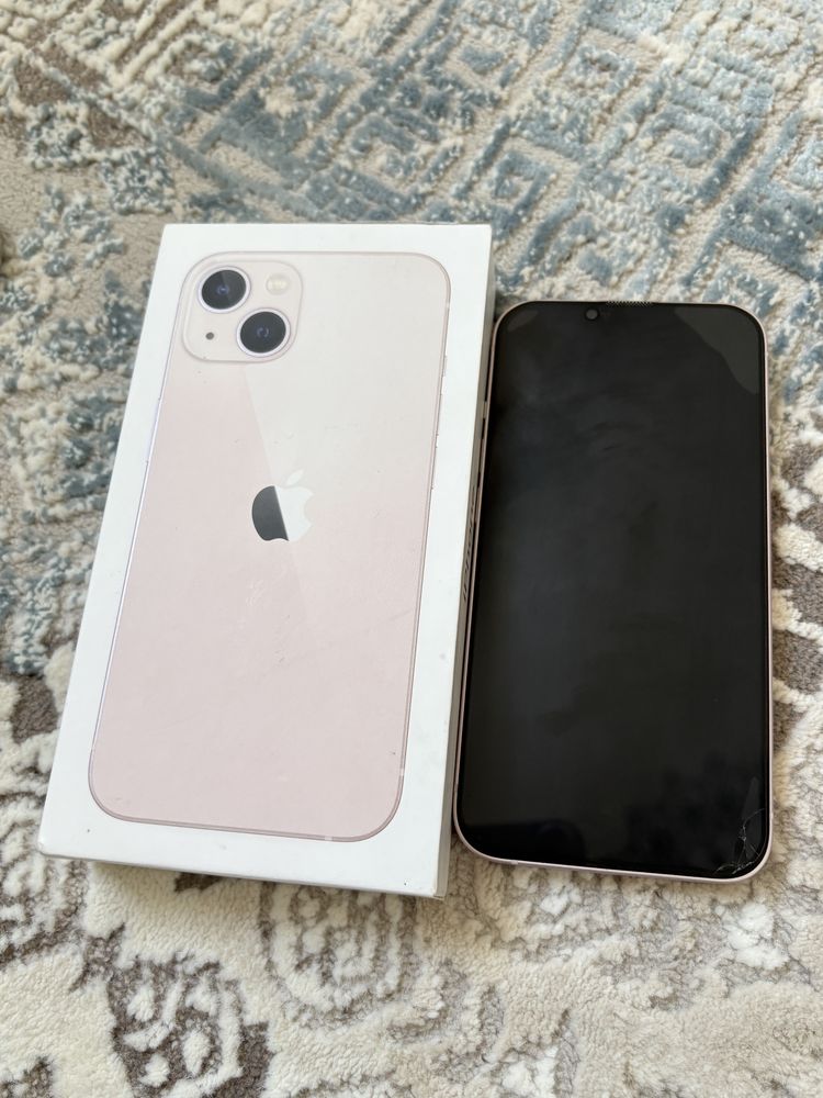 iPhone 13 розовый