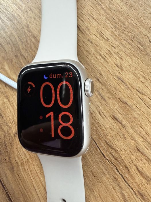 Vand Apple Watch seria 9, GPS, Carcasa Starlight Aluminium 41 mm