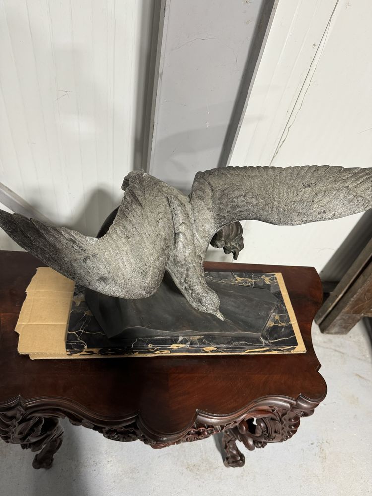 Statueta deosebita din antimoniu si bronz pe soclu de marmura