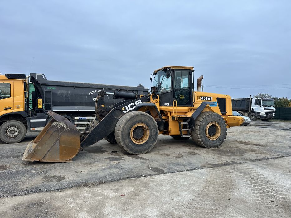 Inchiriez Bascula 8x4 wola aduc nisip piatra