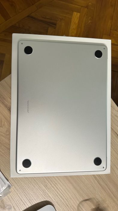 Macbook Air M2 512GB SSD б/у в идеальном состоянии