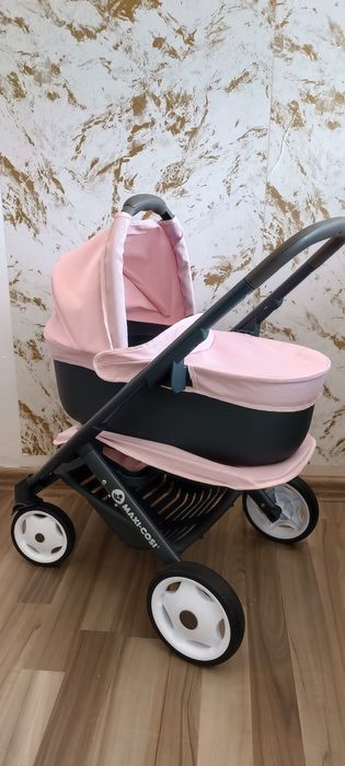 Много запазена количка за кукли Maxi Cosi