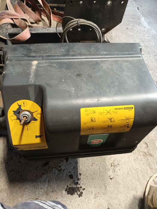 Lift hidraulic camion pentru piese