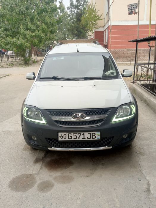 Lada Largus soliladi