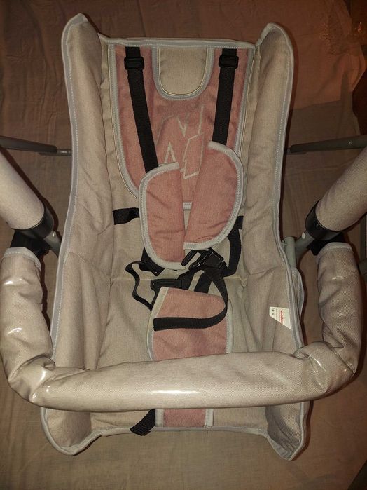 Balansoar multifunctional pentru bebelusi