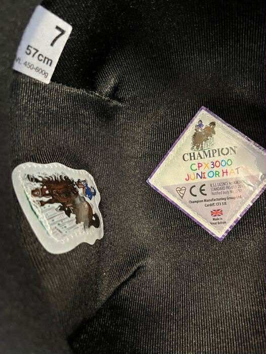 Каска за конна езда+подарък камшик