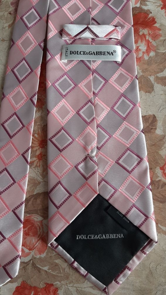 Cravată din mătase, nuanțe roz