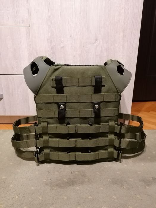 Vând vesta tactică airsoft