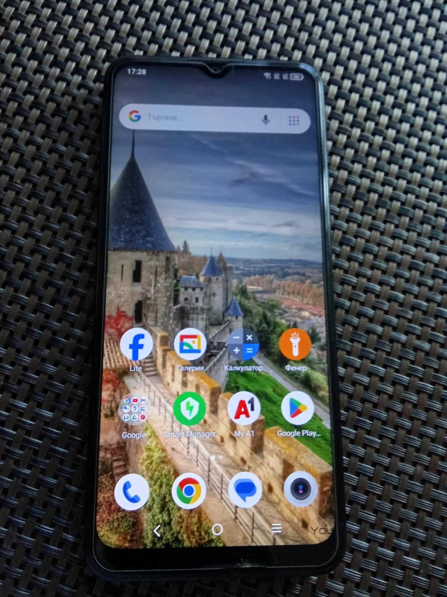 Телефон TCL 305 за две карти с кейс и защитно стъкло