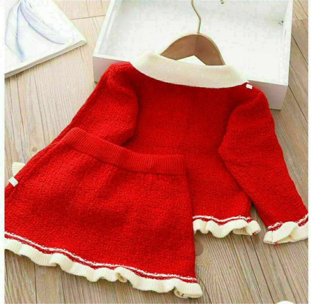 Compleu modern tricotat pentru fetite
