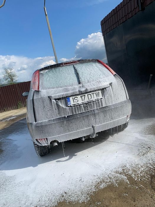 Vând sau schimb Ford focus