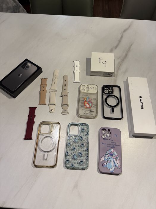 Set Apple : iphone 13 pro 256 Black , AirPods 3 si Apple Watch SE 2024