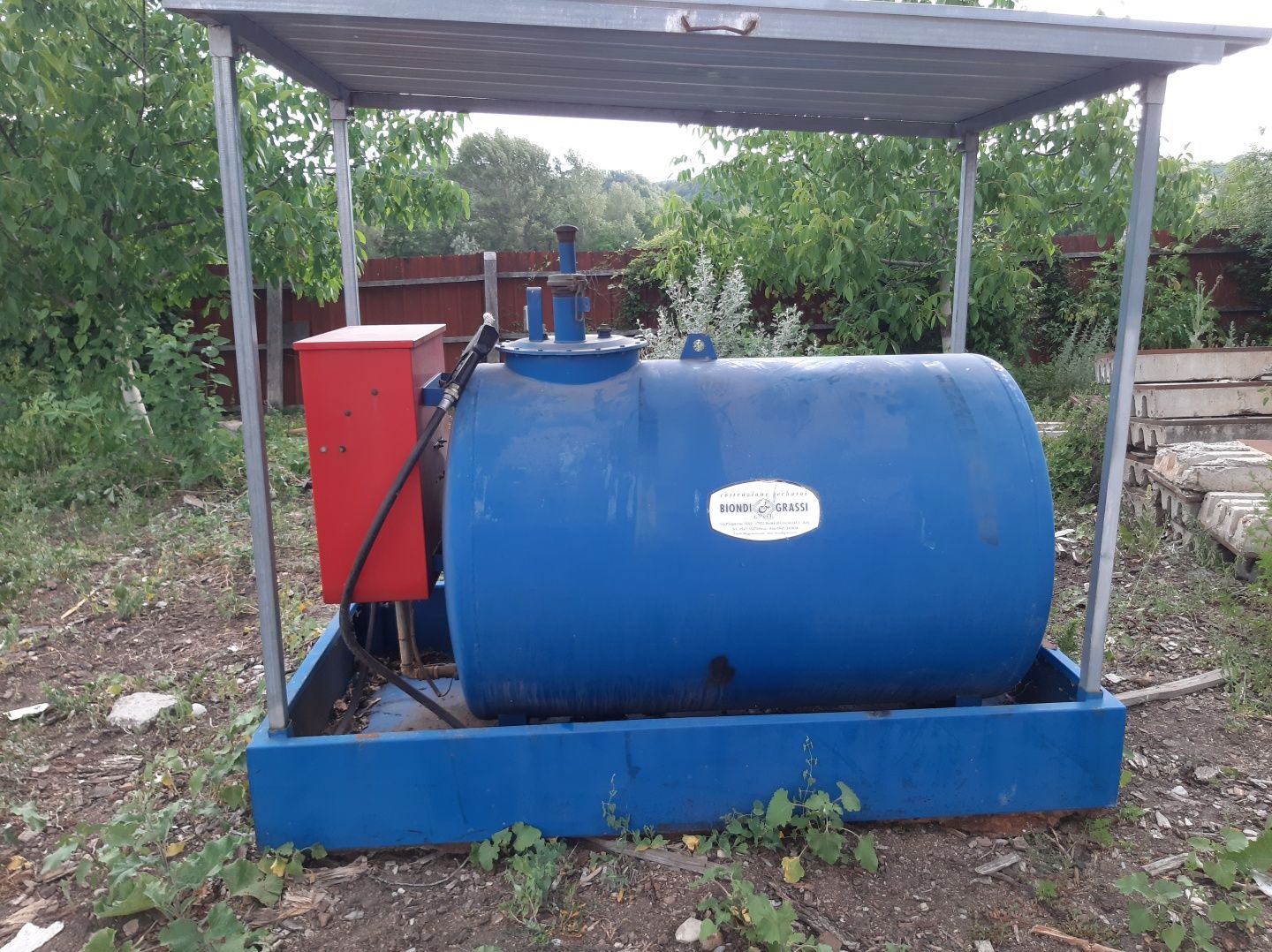 Cistena combustibil cu pompă