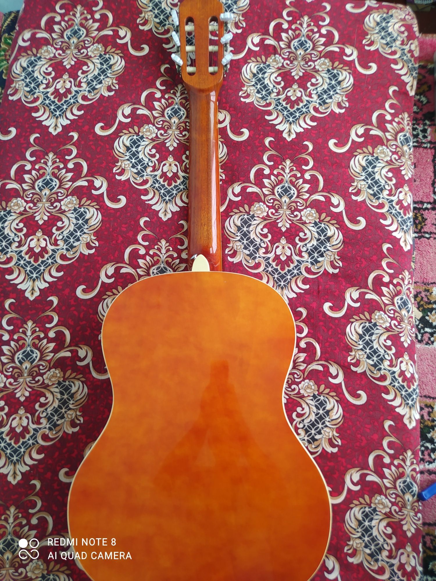 gitara srocni sotiladi arzonga berama