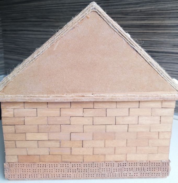 Дървена къща за кукли