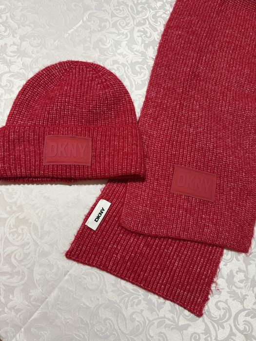 Зимни шапка и шал DKNY