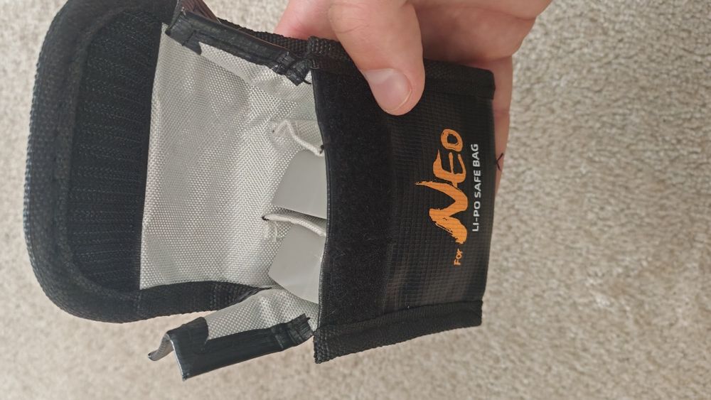 Vând dronă DJI NEO cu 2 baterii, filtre și husa pt baterii